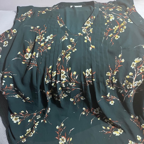 Dark green with yellow flowers sleeveless top size 2x - Picture 7 of 10
